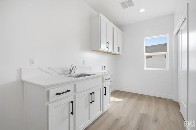 7108 Wintersweet Drive, Bakersfield, CA 93312