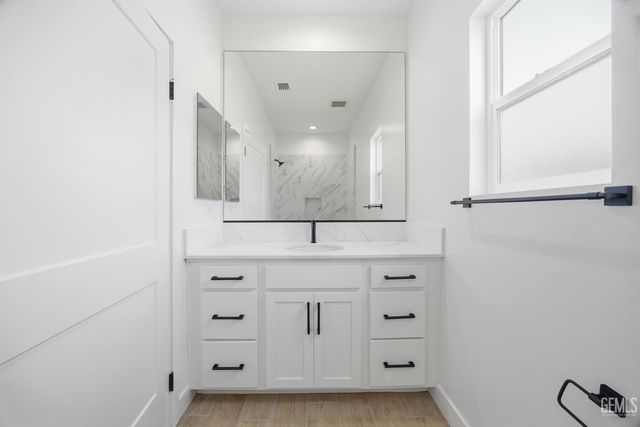 7108 Wintersweet Drive, Bakersfield, CA 93312