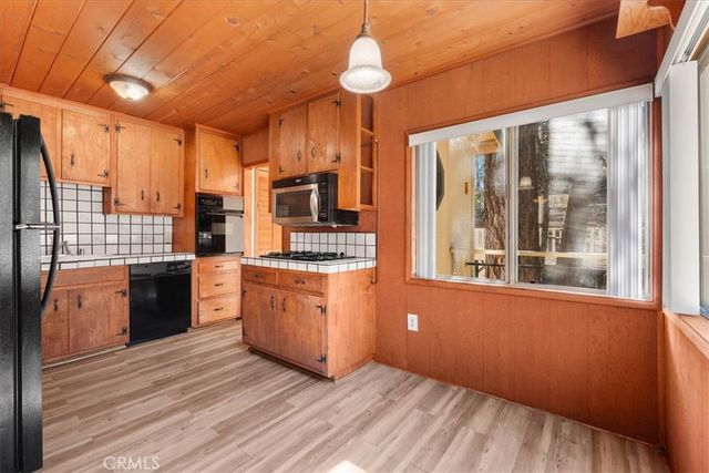 41490 Oak Street, Big Bear Lake, CA 92315