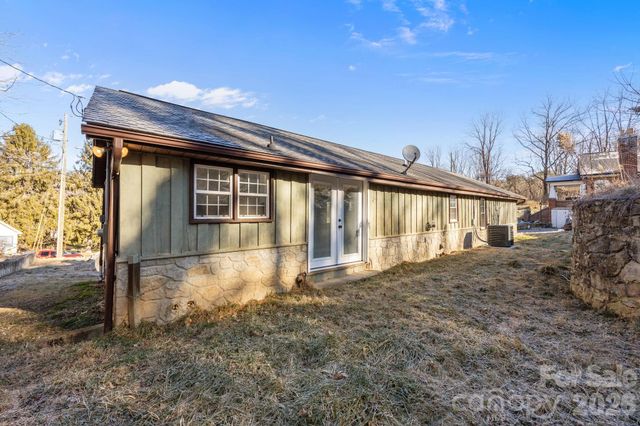 62 Mitchell Street, Canton, NC 28716