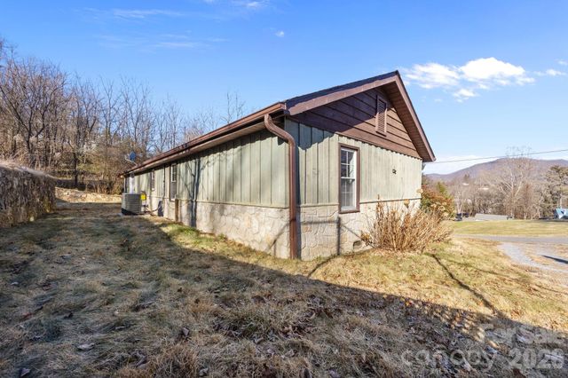 62 Mitchell Street, Canton, NC 28716