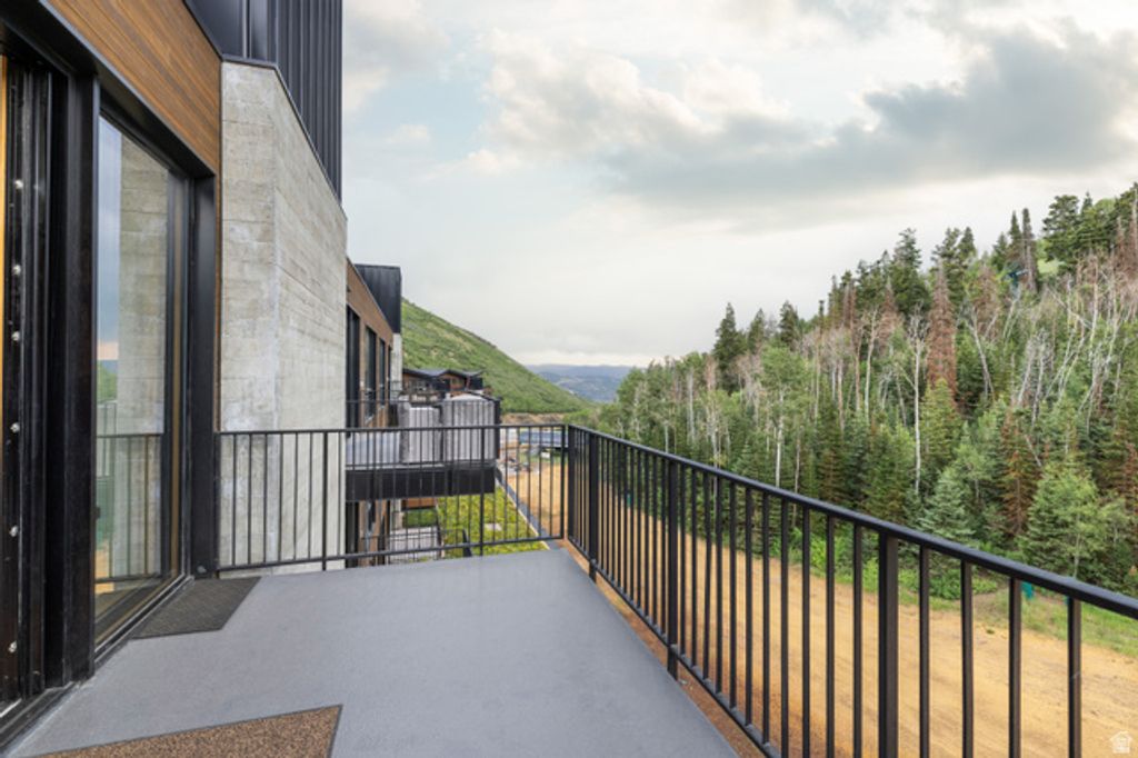 Image 8 of property listing at 3267 W DEER HOLLOW RD #2503, Park City, UT 84060