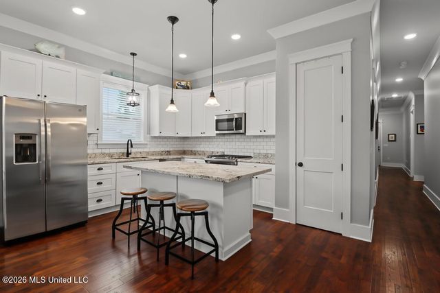 205 S Island View Avenue, Long Beach, MS 39560