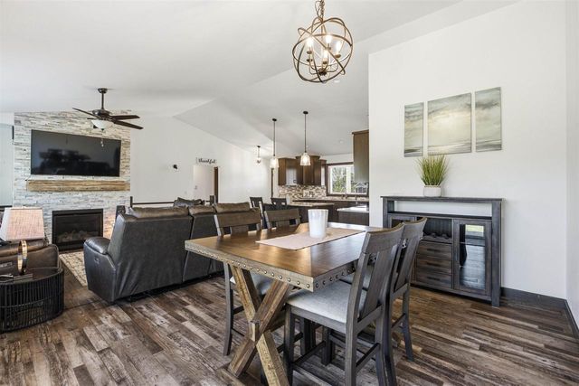 2660 W FALLEN OAK DRIVE, Appleton, WI 54913