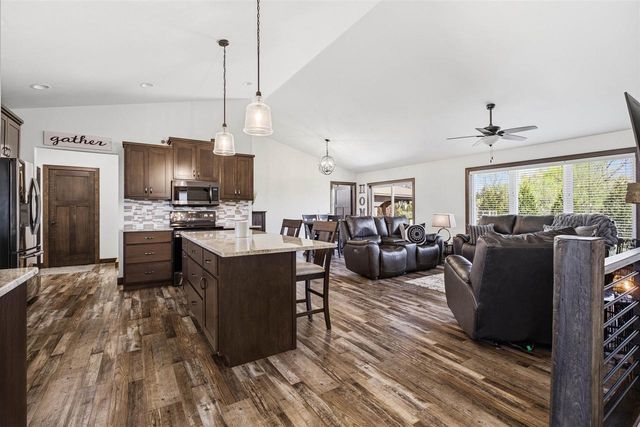 2660 W FALLEN OAK DRIVE, Appleton, WI 54913