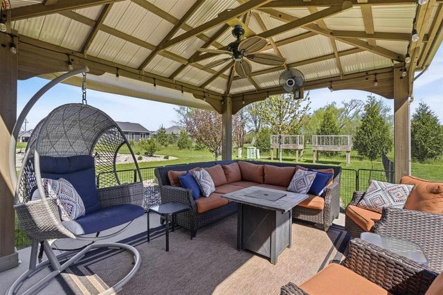 2660 W FALLEN OAK DRIVE, Appleton, WI 54913