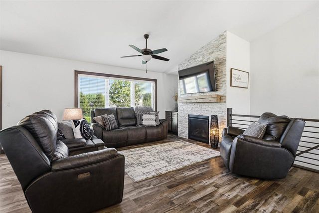 2660 W FALLEN OAK DRIVE, Appleton, WI 54913