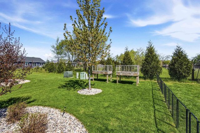 2660 W FALLEN OAK DRIVE, Appleton, WI 54913