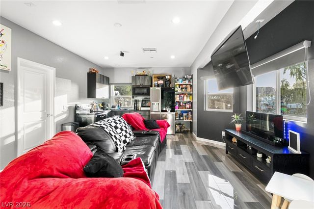 6731 Via Provenza Avenue, Las Vegas, NV 89131