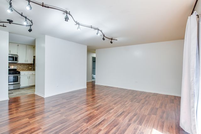 1049 W Ogden Avenue 1-112, Naperville, IL 60563