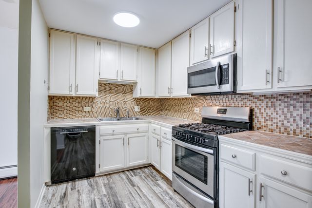 1049 W Ogden Avenue 1-112, Naperville, IL 60563