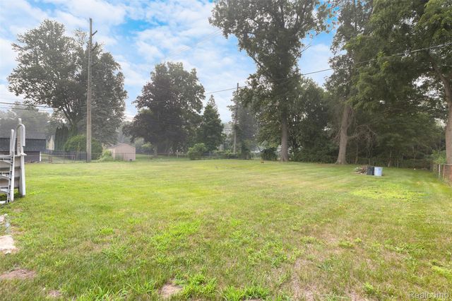 37483 Barth Street, Romulus, MI 48174