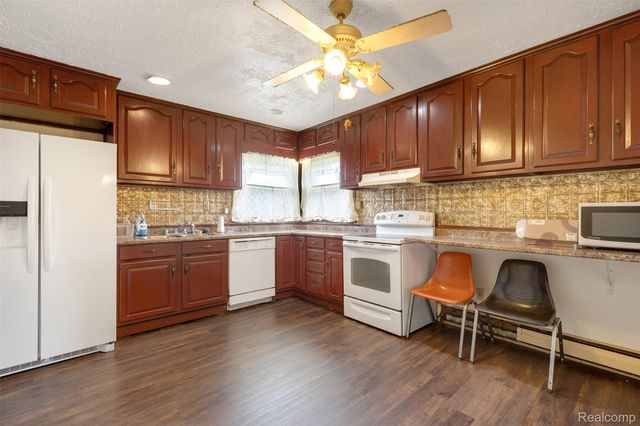 37483 Barth Street, Romulus, MI 48174