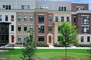 520 HARBORVIEW DR, Oxon Hill, MD 20745