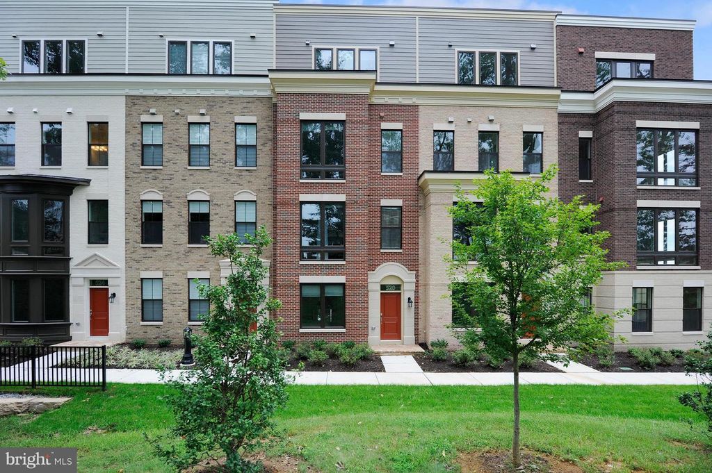 520 HARBORVIEW DR, Oxon Hill, MD 20745