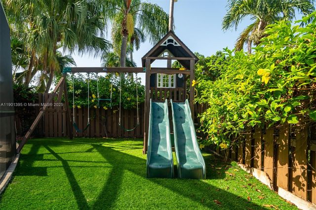 1141 N Northlake Dr, Hollywood, FL 33019