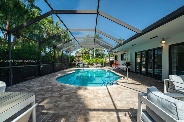 1141 N Northlake Dr, Hollywood, FL 33019