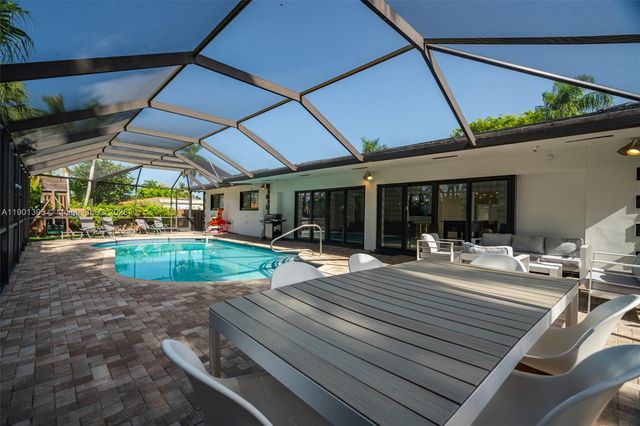 1141 N Northlake Dr, Hollywood, FL 33019