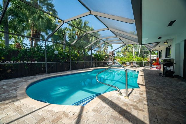 1141 N Northlake Dr, Hollywood, FL 33019