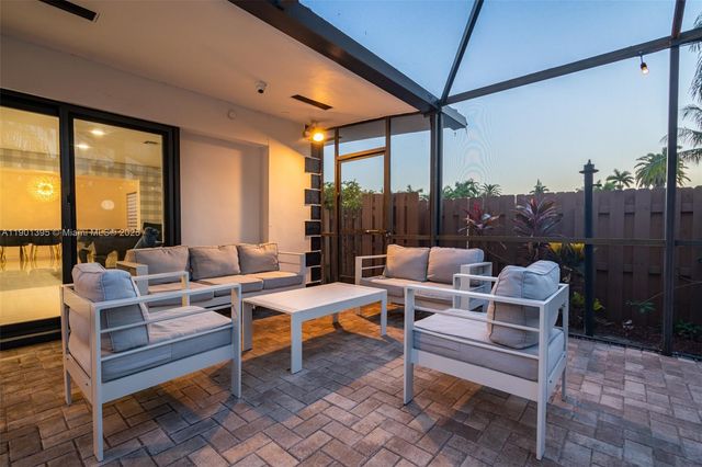 1141 N Northlake Dr, Hollywood, FL 33019