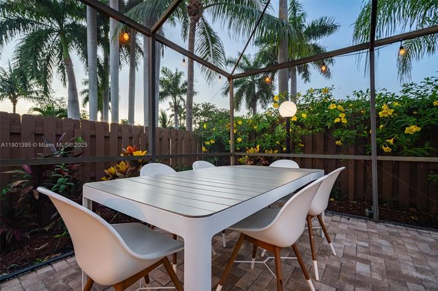 1141 N Northlake Dr, Hollywood, FL 33019