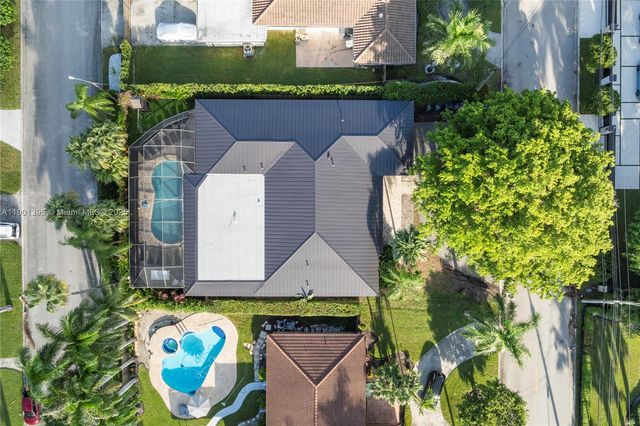 1141 N Northlake Dr, Hollywood, FL 33019