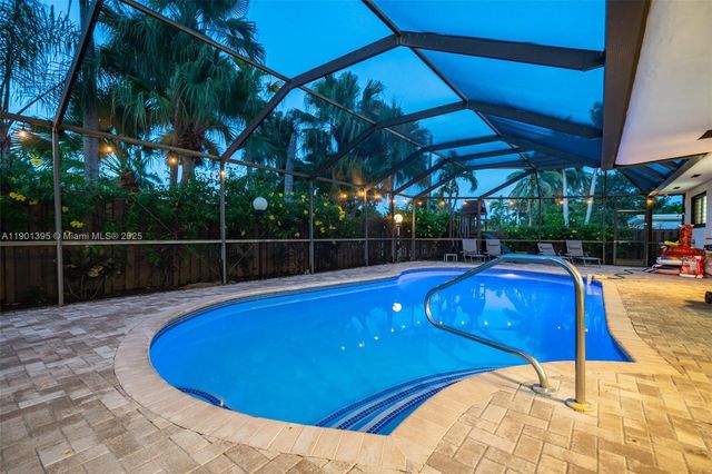 1141 N Northlake Dr, Hollywood, FL 33019