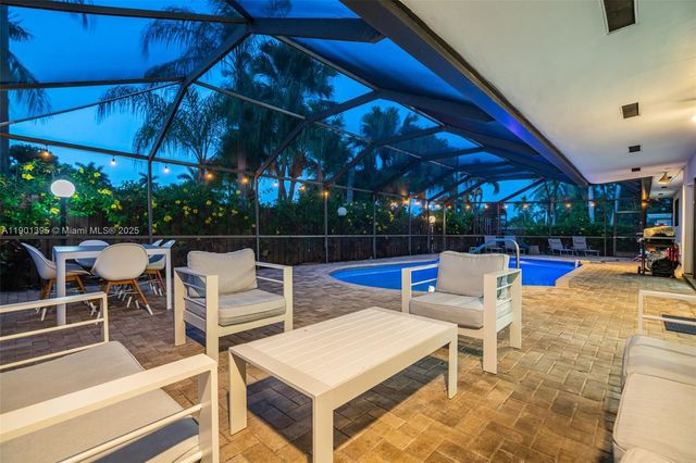 1141 N Northlake Dr, Hollywood, FL 33019