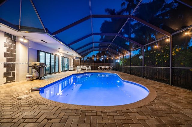 1141 N Northlake Dr, Hollywood, FL 33019