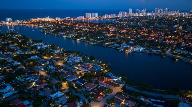 1141 N Northlake Dr, Hollywood, FL 33019