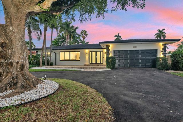 1141 N Northlake Dr, Hollywood, FL 33019