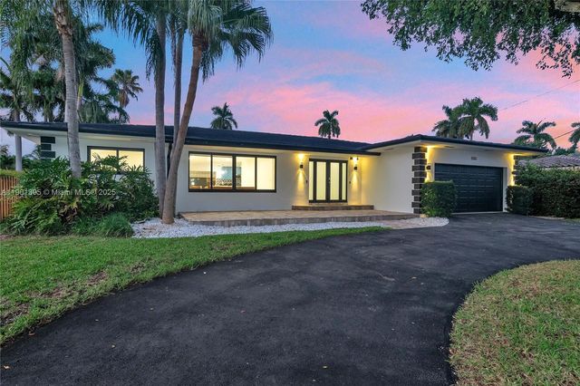 1141 N Northlake Dr, Hollywood, FL 33019