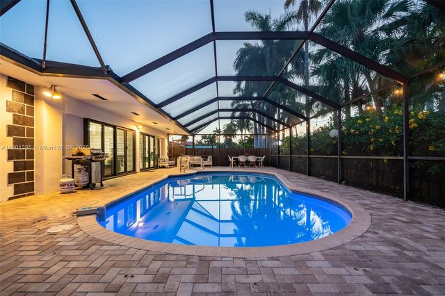 1141 N Northlake Dr, Hollywood, FL 33019