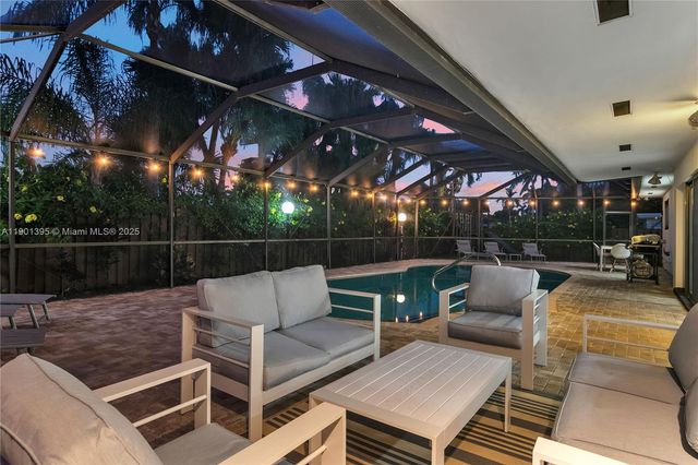 1141 N Northlake Dr, Hollywood, FL 33019