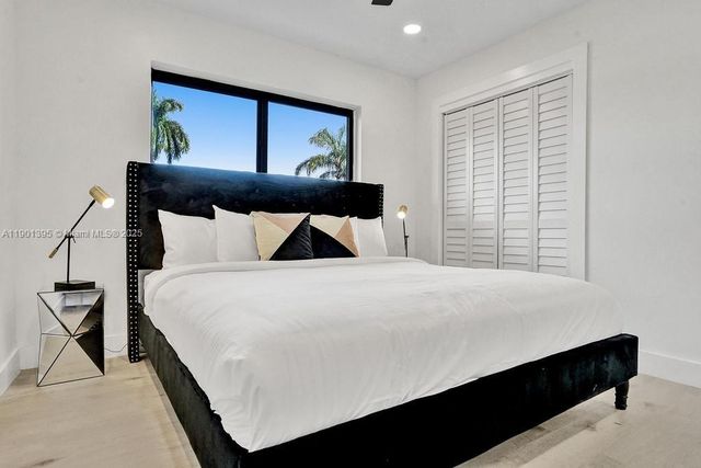 1141 N Northlake Dr, Hollywood, FL 33019