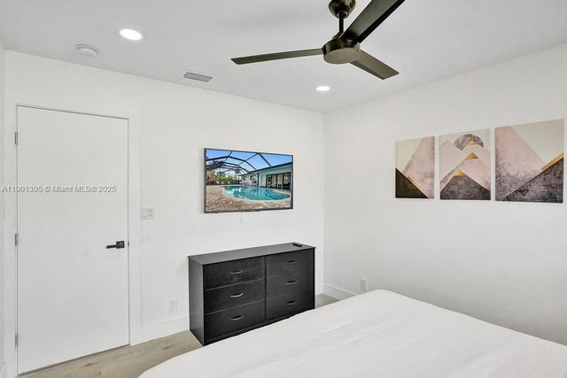 1141 N Northlake Dr, Hollywood, FL 33019