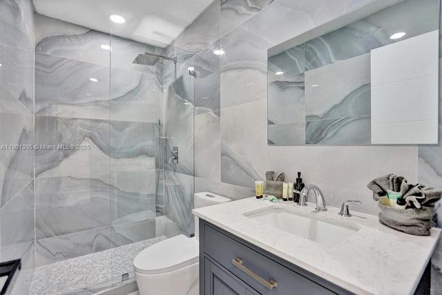 1141 N Northlake Dr, Hollywood, FL 33019