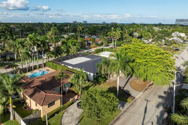 1141 N Northlake Dr, Hollywood, FL 33019