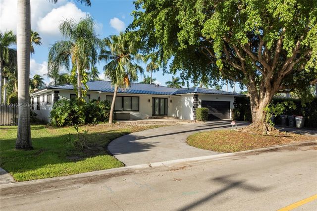 1141 N Northlake Dr, Hollywood, FL 33019