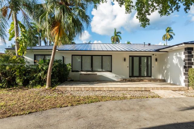 1141 N Northlake Dr, Hollywood, FL 33019