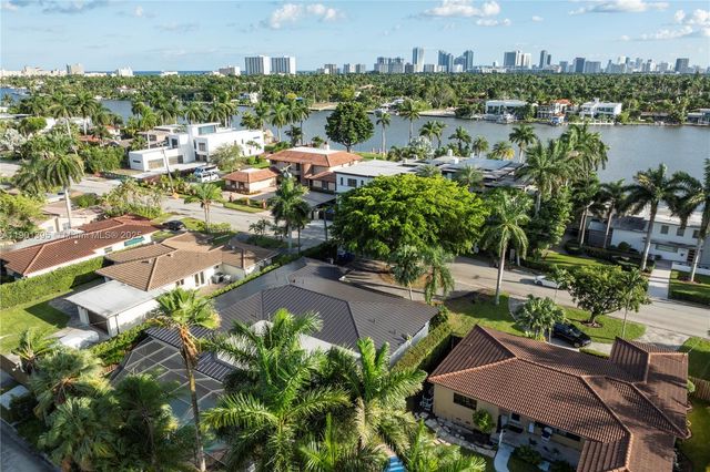 1141 N Northlake Dr, Hollywood, FL 33019