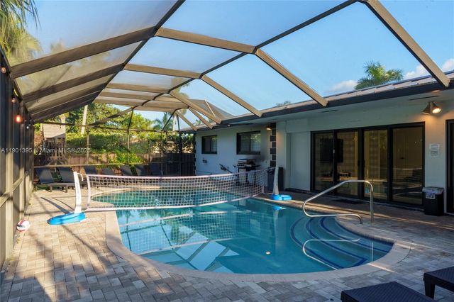 1141 N Northlake Dr, Hollywood, FL 33019