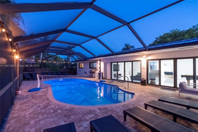 1141 N Northlake Dr, Hollywood, FL 33019