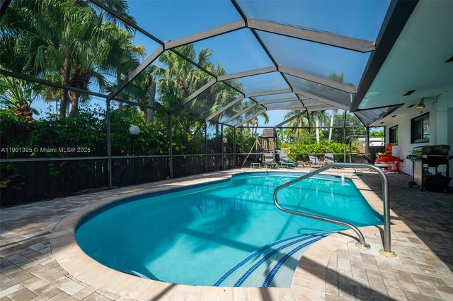 1141 N Northlake Dr, Hollywood, FL 33019