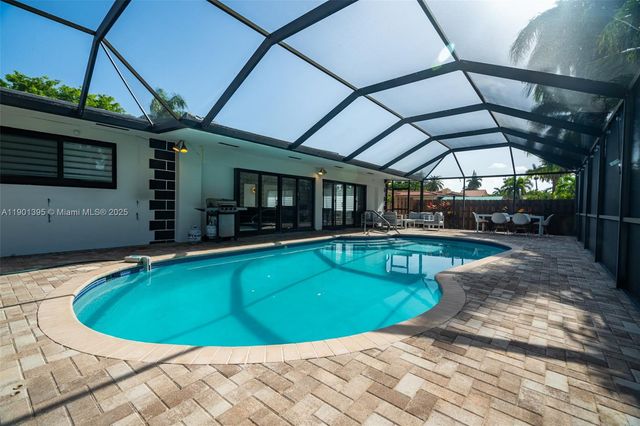 1141 N Northlake Dr, Hollywood, FL 33019