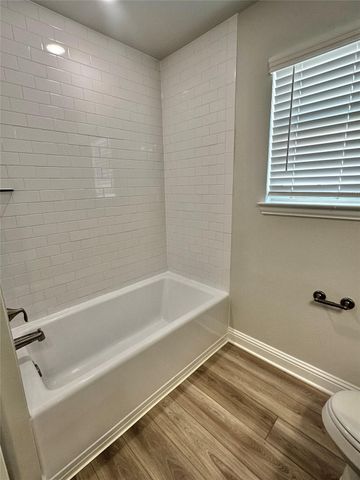 4210 Leslies Way, Dickinson, TX 77539