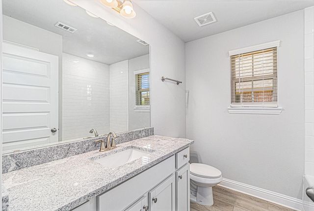 4210 Leslies Way, Dickinson, TX 77539