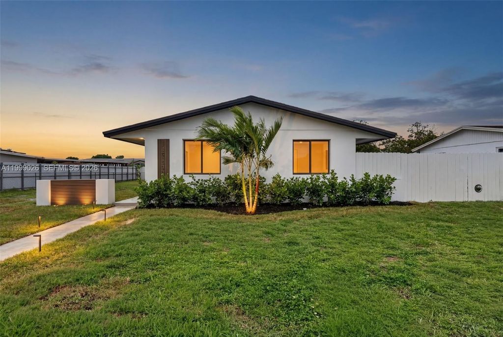 19730 NW 44th Ct, Miami Gardens, FL 33055