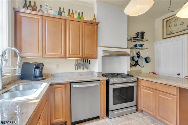 116 Park Ave, Newark City, NJ 07104