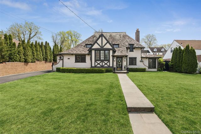 216 Beverly Road, Douglaston, NY 11363